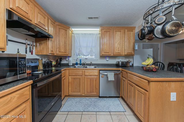 206 Kenneth Boulevard, Havelock, NC 28532