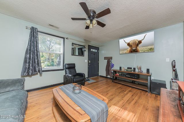 206 Kenneth Boulevard, Havelock, NC 28532