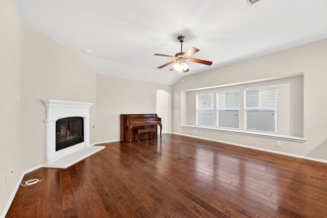 9105 Waterman Drive, Aubrey, TX 76227