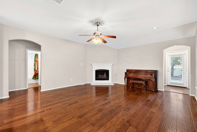 9105 Waterman Drive, Aubrey, TX 76227