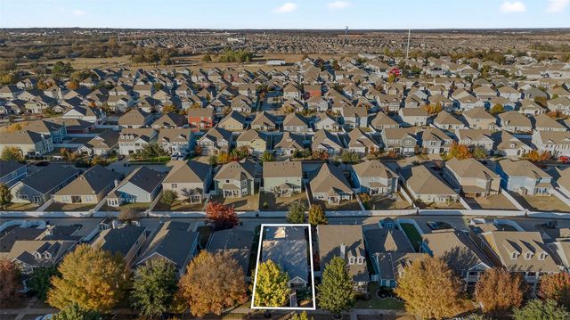 9105 Waterman Drive, Aubrey, TX 76227