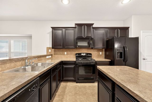 9105 Waterman Drive, Aubrey, TX 76227