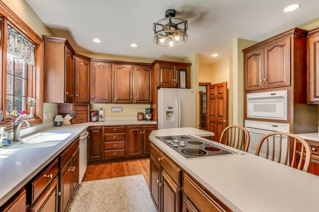 273 Bridlewood Lane, Valparaiso, IN 46385