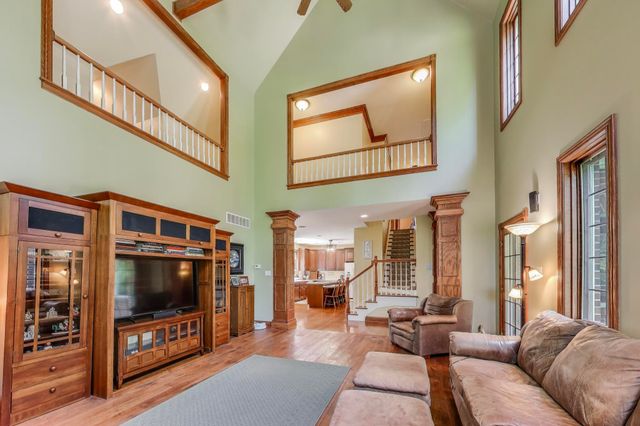 273 Bridlewood Lane, Valparaiso, IN 46385