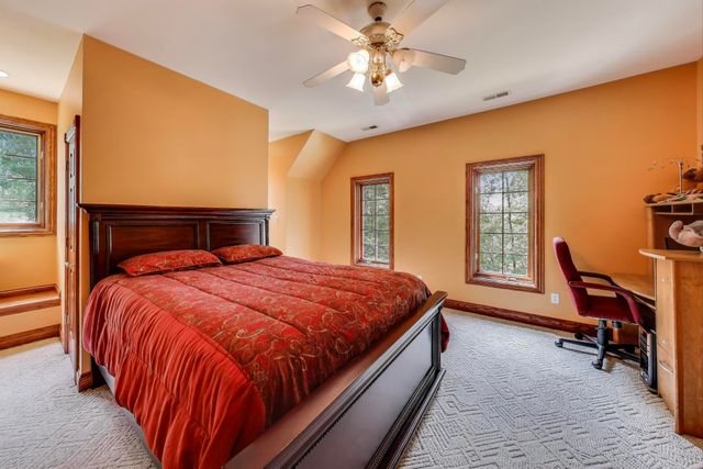 273 Bridlewood Lane, Valparaiso, IN 46385