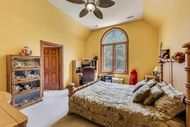 273 Bridlewood Lane, Valparaiso, IN 46385