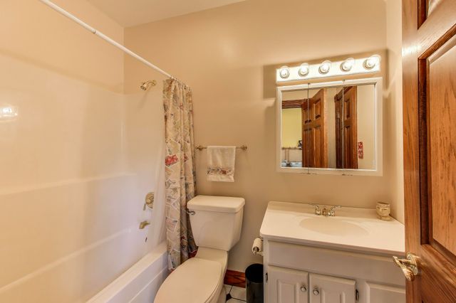 273 Bridlewood Lane, Valparaiso, IN 46385