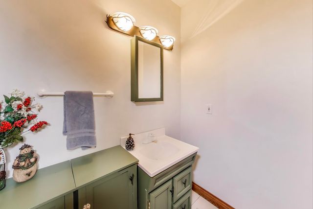 273 Bridlewood Lane, Valparaiso, IN 46385