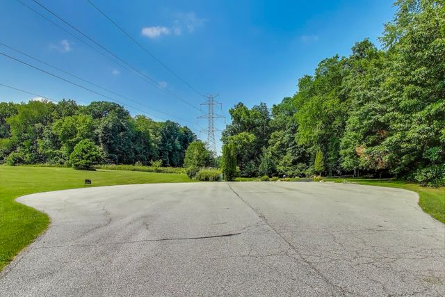 273 Bridlewood Lane, Valparaiso, IN 46385