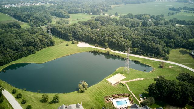 273 Bridlewood Lane, Valparaiso, IN 46385