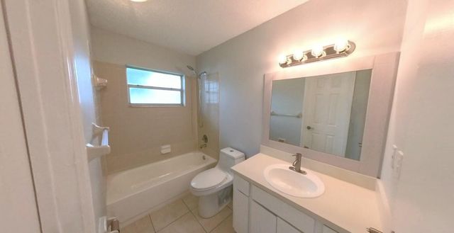 141 NE 17th Court, Boynton Beach, FL 33435