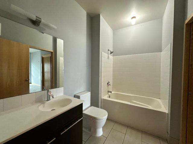 1211 Lagoon Avenue 405, Minneapolis, MN 55408