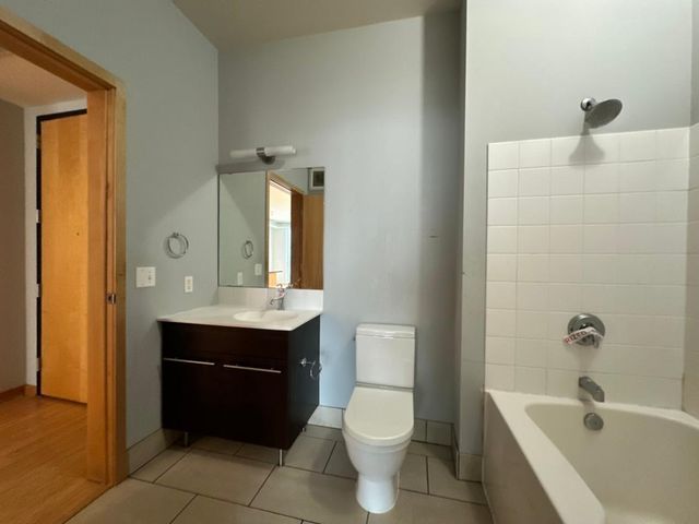 1211 Lagoon Avenue 405, Minneapolis, MN 55408