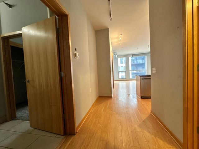 1211 Lagoon Avenue 405, Minneapolis, MN 55408