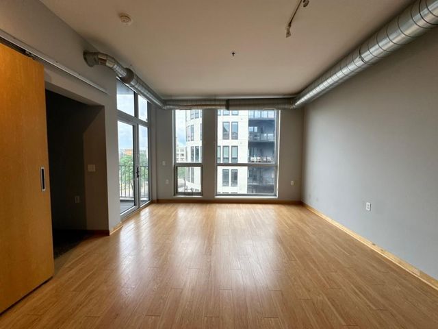 1211 Lagoon Avenue 405, Minneapolis, MN 55408
