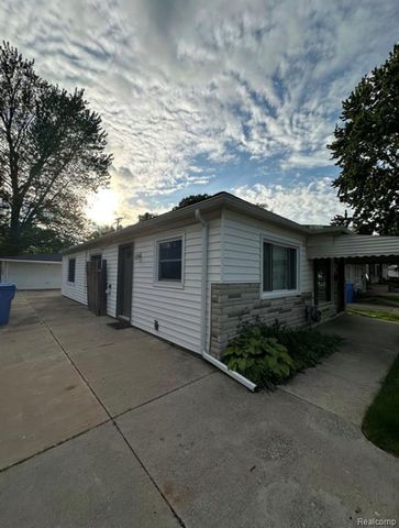 4484 Ziegler Street, Dearborn Heights, MI 48125