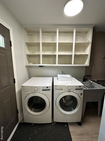 4484 Ziegler Street, Dearborn Heights, MI 48125