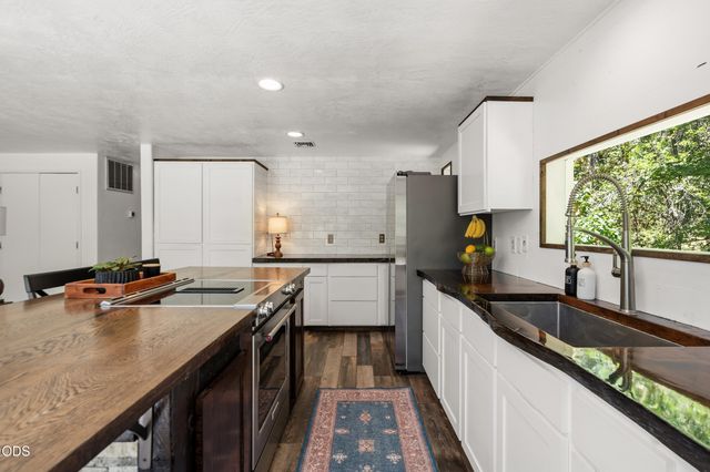 4955 Sardine Creek L Fork Road, Gold Hill, OR 97525