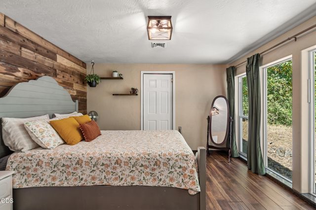 4955 Sardine Creek L Fork Road, Gold Hill, OR 97525