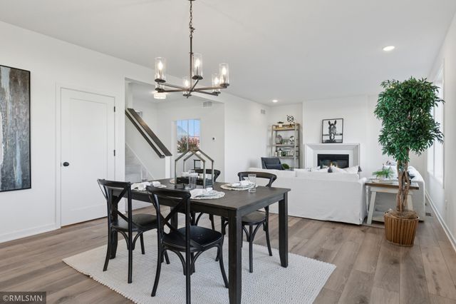 10157 Blackmoor Road, Woodbury, MN 55129