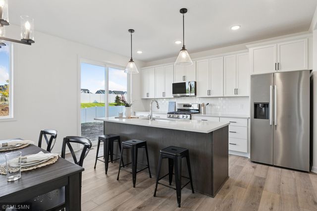 10157 Blackmoor Road, Woodbury, MN 55129