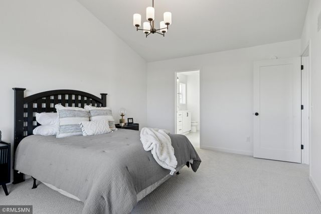 10157 Blackmoor Road, Woodbury, MN 55129