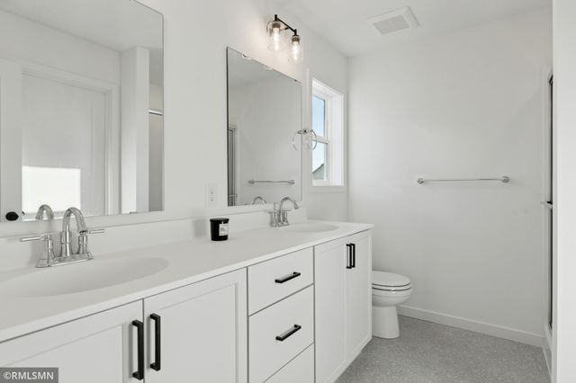 10157 Blackmoor Road, Woodbury, MN 55129