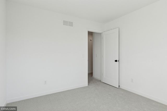 10157 Blackmoor Road, Woodbury, MN 55129