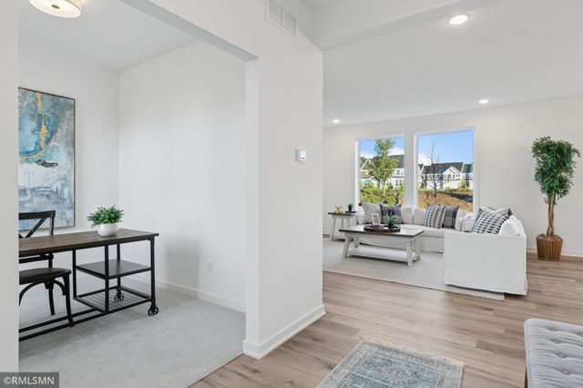 10157 Blackmoor Road, Woodbury, MN 55129