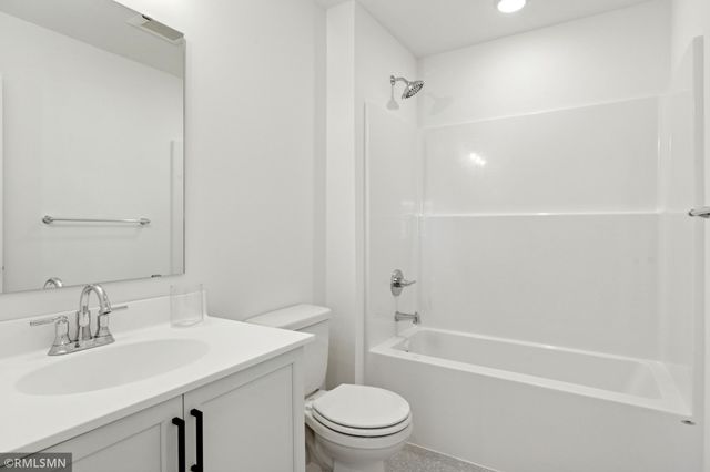 10157 Blackmoor Road, Woodbury, MN 55129