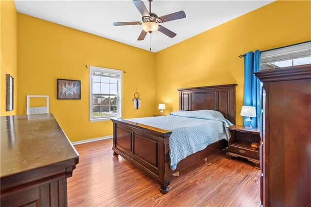 1302 Aberdeen Circle, Raymore, MO 64083