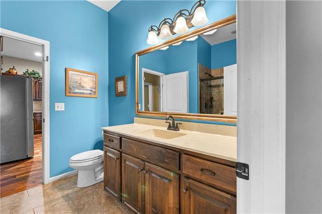 1302 Aberdeen Circle, Raymore, MO 64083