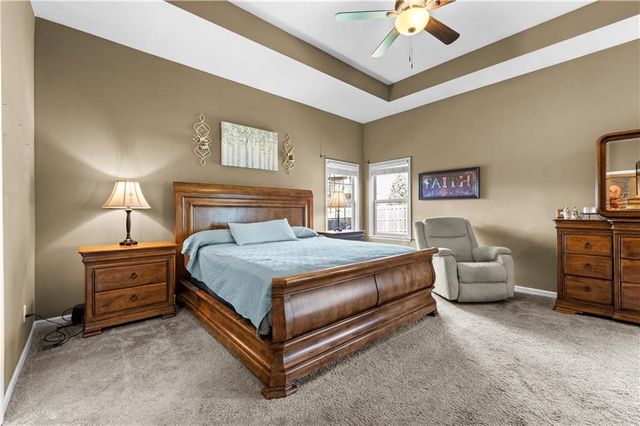 1302 Aberdeen Circle, Raymore, MO 64083