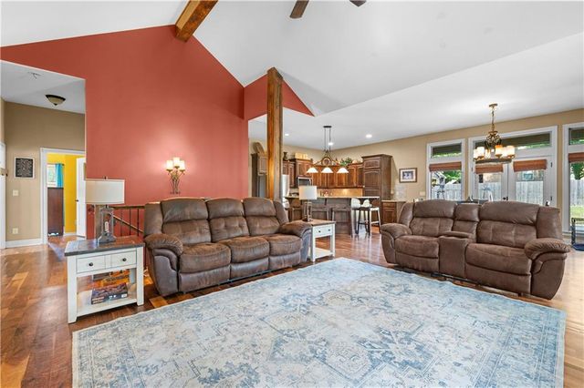 1302 Aberdeen Circle, Raymore, MO 64083