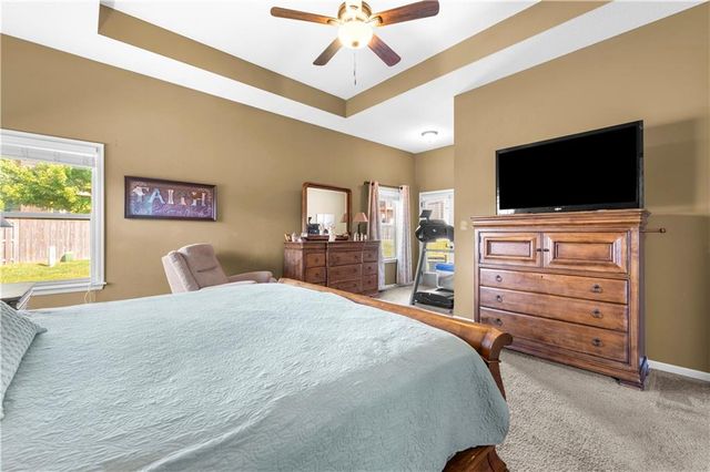 1302 Aberdeen Circle, Raymore, MO 64083