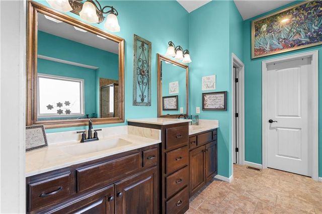 1302 Aberdeen Circle, Raymore, MO 64083