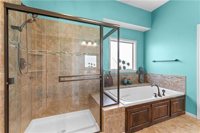1302 Aberdeen Circle, Raymore, MO 64083