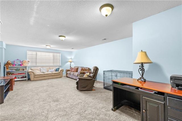 1302 Aberdeen Circle, Raymore, MO 64083