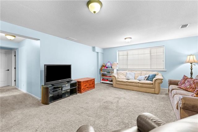 1302 Aberdeen Circle, Raymore, MO 64083