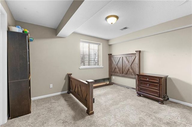 1302 Aberdeen Circle, Raymore, MO 64083