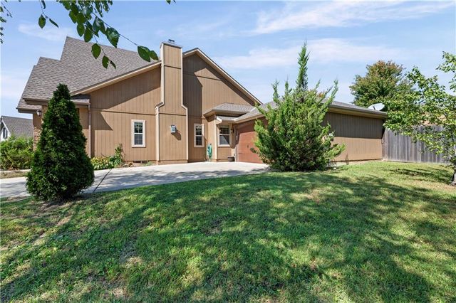 1302 Aberdeen Circle, Raymore, MO 64083
