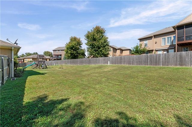 1302 Aberdeen Circle, Raymore, MO 64083
