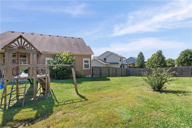 1302 Aberdeen Circle, Raymore, MO 64083
