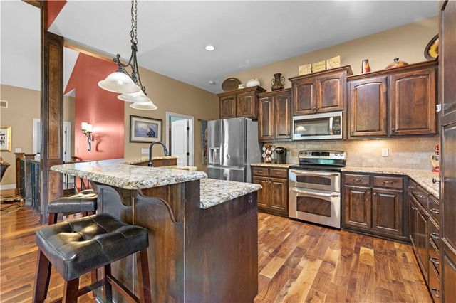 1302 Aberdeen Circle, Raymore, MO 64083