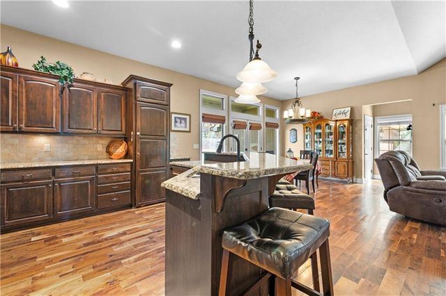 1302 Aberdeen Circle, Raymore, MO 64083