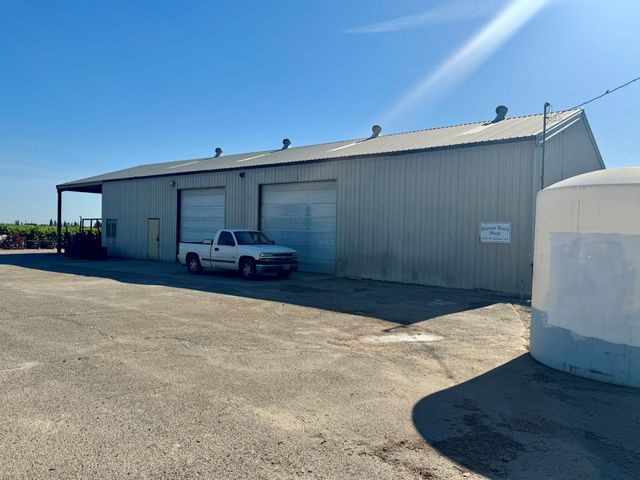 17672 W Belmont Avenue, Kerman, CA 93630
