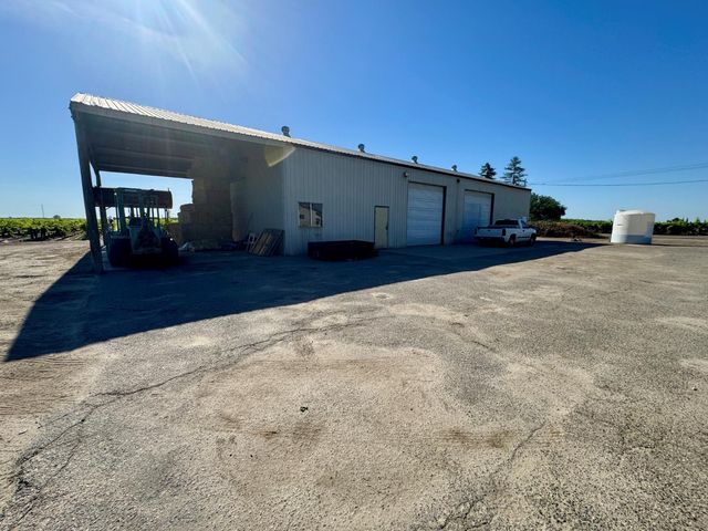 17672 W Belmont Avenue, Kerman, CA 93630