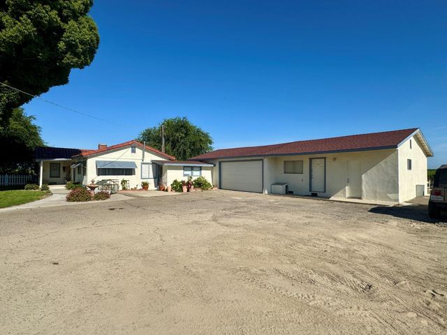 17672 W Belmont Avenue, Kerman, CA 93630