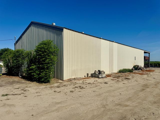 17672 W Belmont Avenue, Kerman, CA 93630