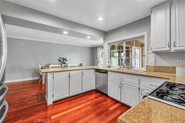 23041 La Granja, Valencia, CA 91354
